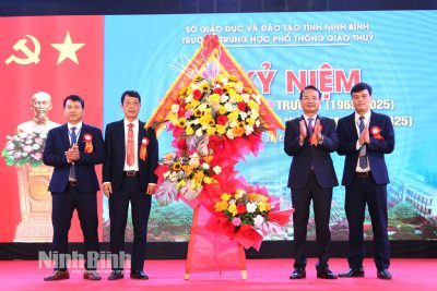 Đồng chí Bí thư Tỉnh ủy Đặng Xuân Phong dự Lễ kỷ niệm 60 năm thành lập Trường THPT Giao Thủy