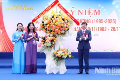 Các đồng chí lãnh đạo tỉnh thăm, chúc mừng Ngày Nhà giáo Việt Nam tại các cơ sở giáo dục